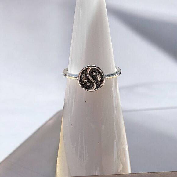 Yin Yang Sterling Silver Toe Ring - Picture 3 of 5